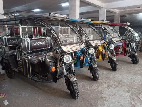 E Loader Rickshaw Side View